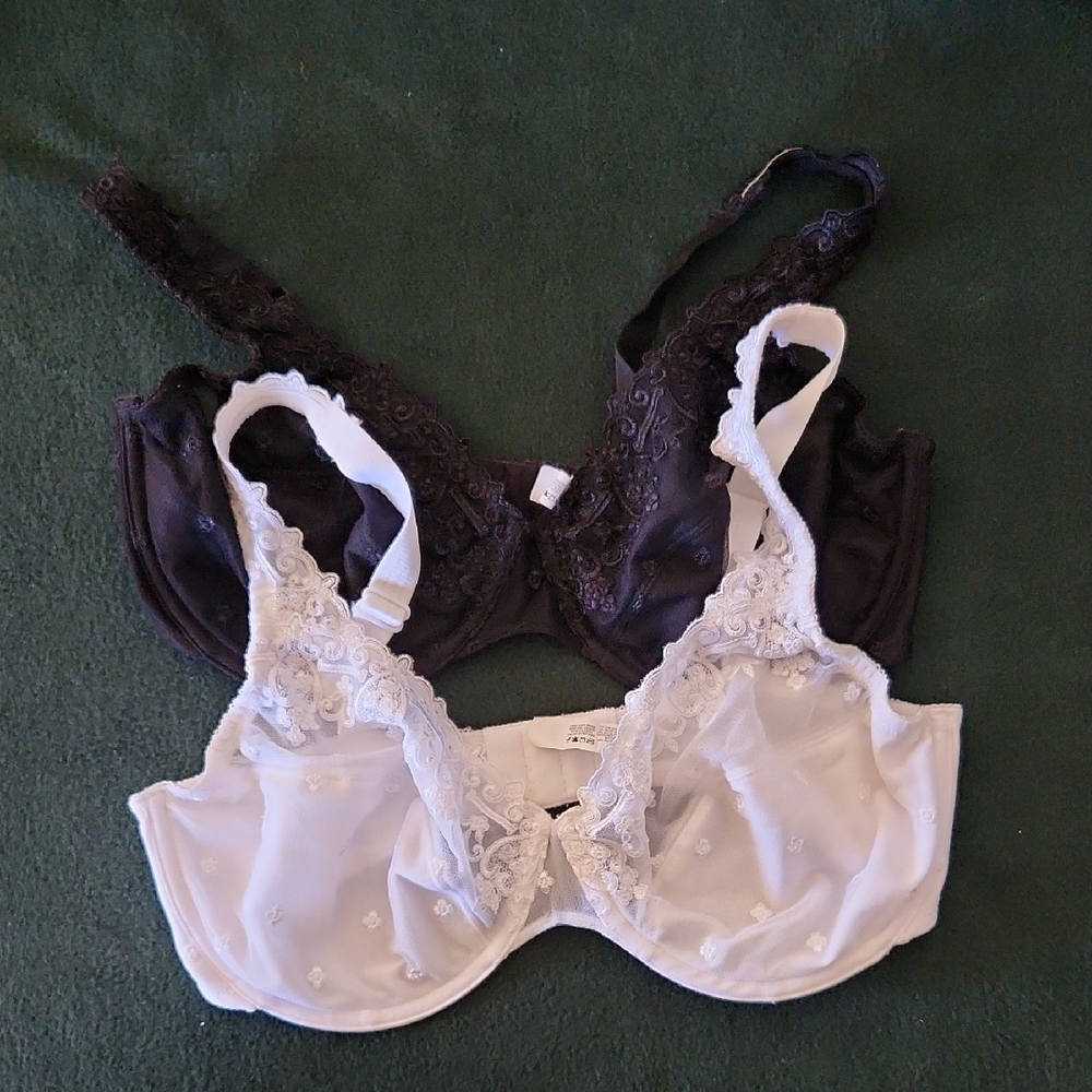 Elegant Black and White Lace Bras Set